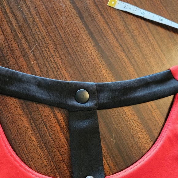 Forever 21 Red Lined Crop Top Black T-strap Back Sz M NWOT - Picture 6 of 9